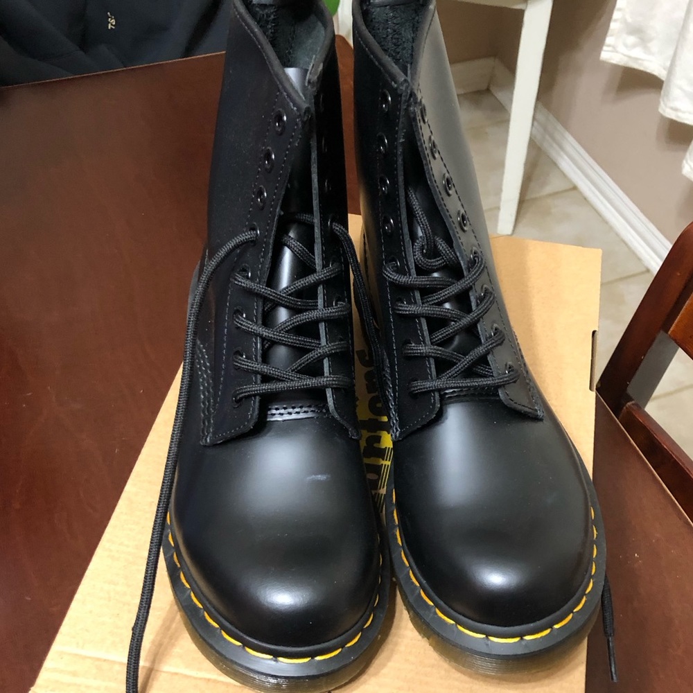 DR.Martens 1460 W size 7 Black.